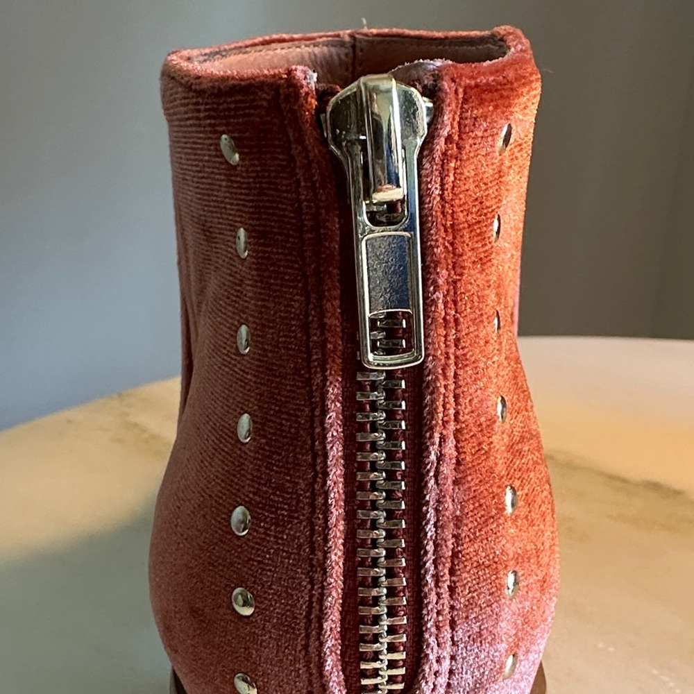 Anthropologie Velvet Ankle Boots in Copper/ Rust with Gold Detail : size 6.5 - Picture 8 of 11